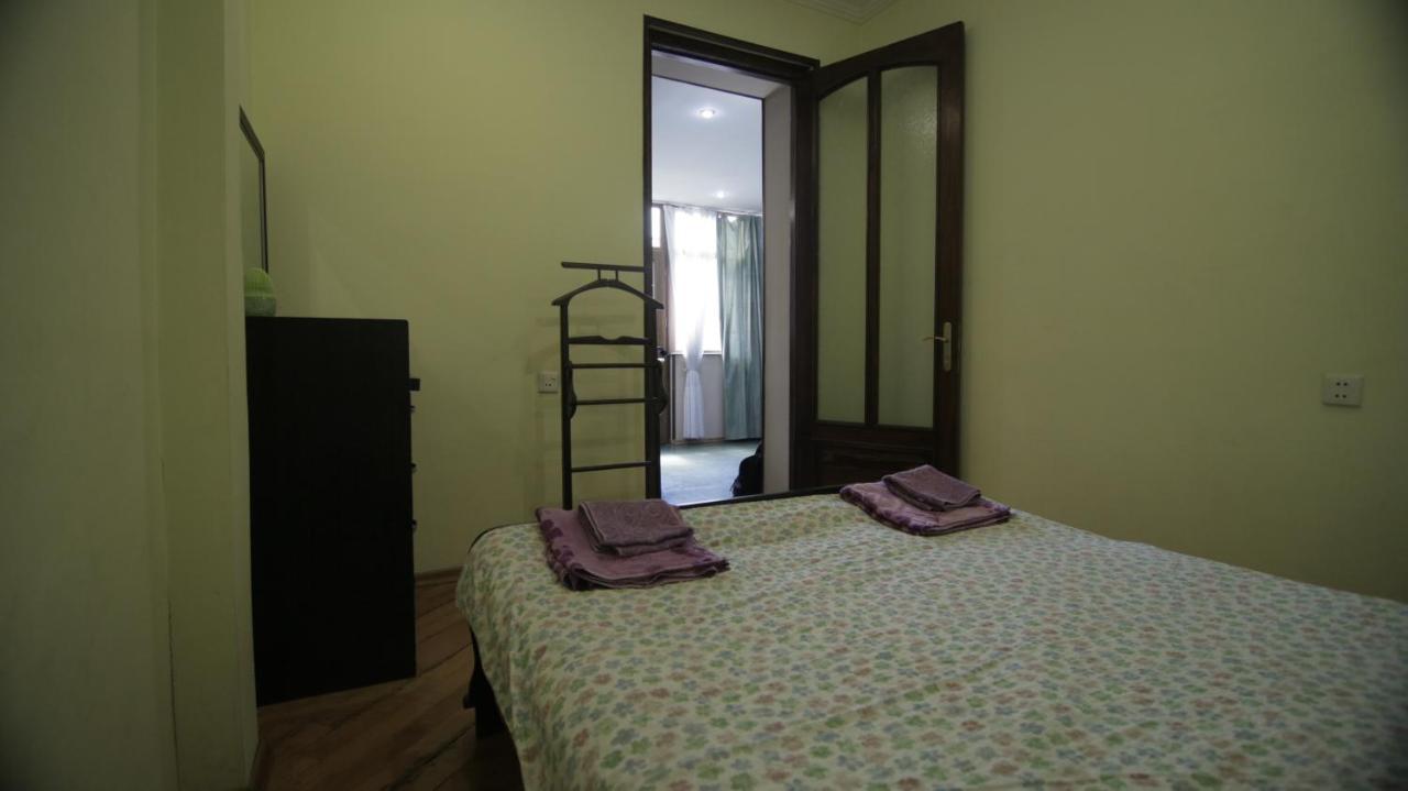 Apartment On Sanapiro Tbilisi Exterior photo