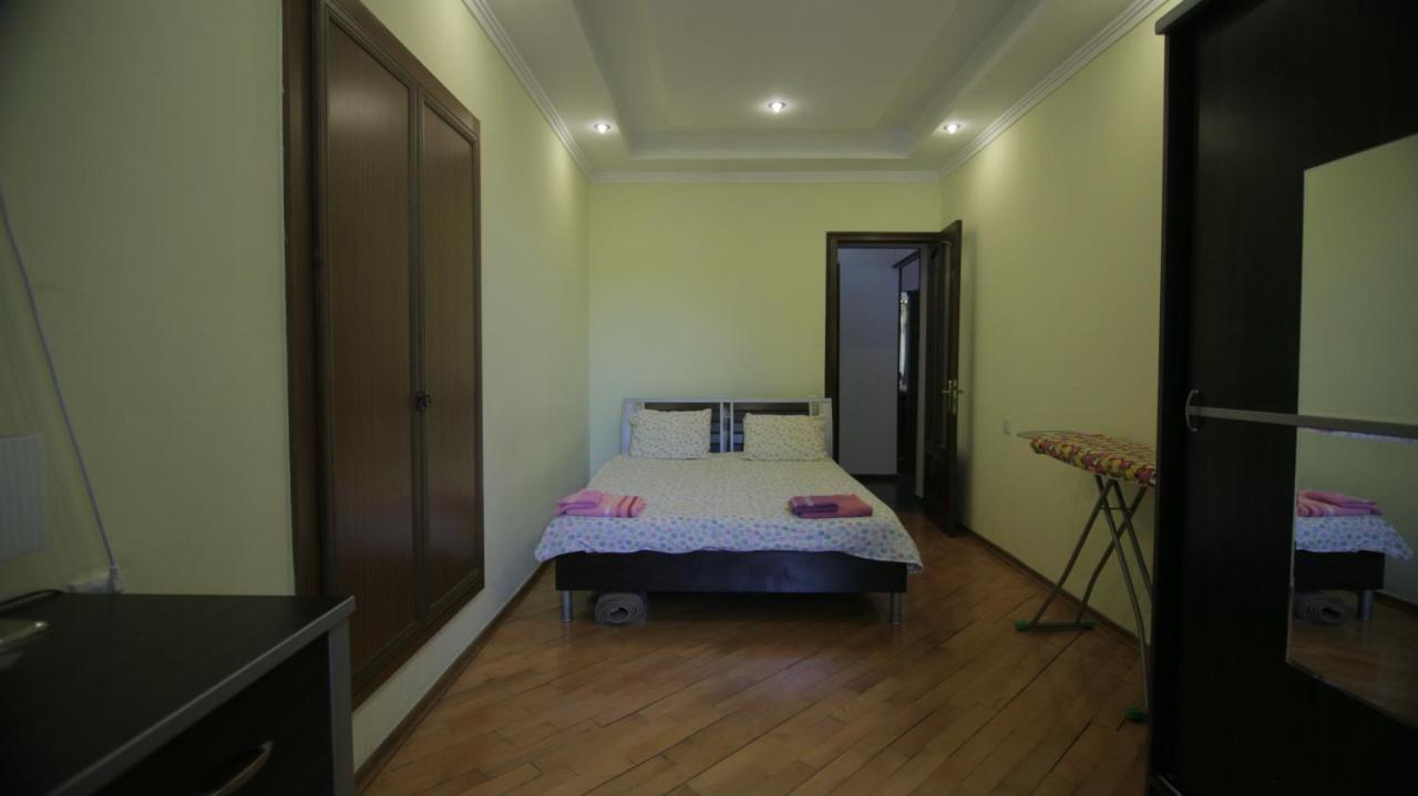 Apartment On Sanapiro Tbilisi Exterior photo