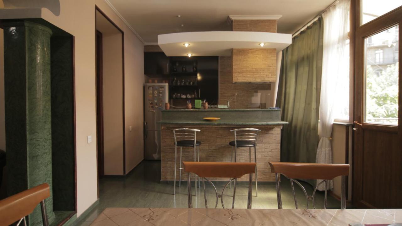 Apartment On Sanapiro Tbilisi Exterior photo
